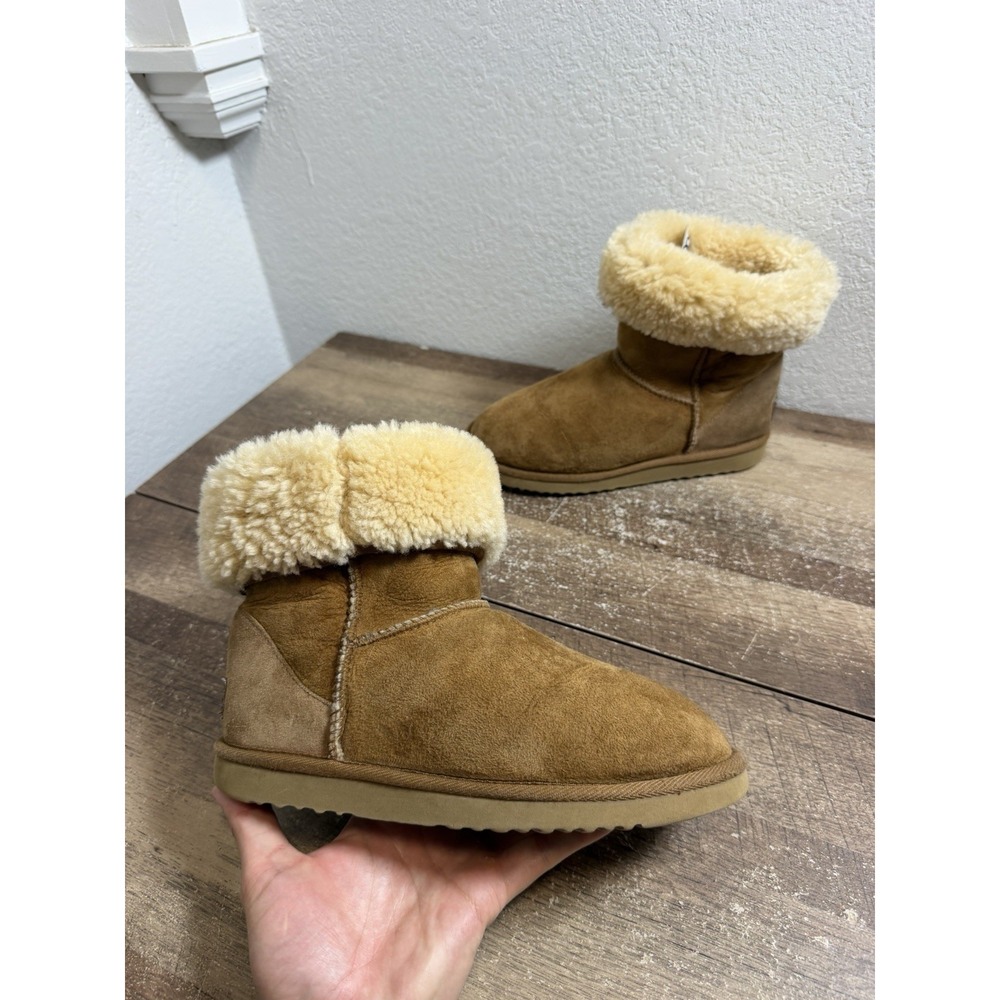 UGG Australia Classic Short Chestnut Sheepskin Boots Women's Size 6